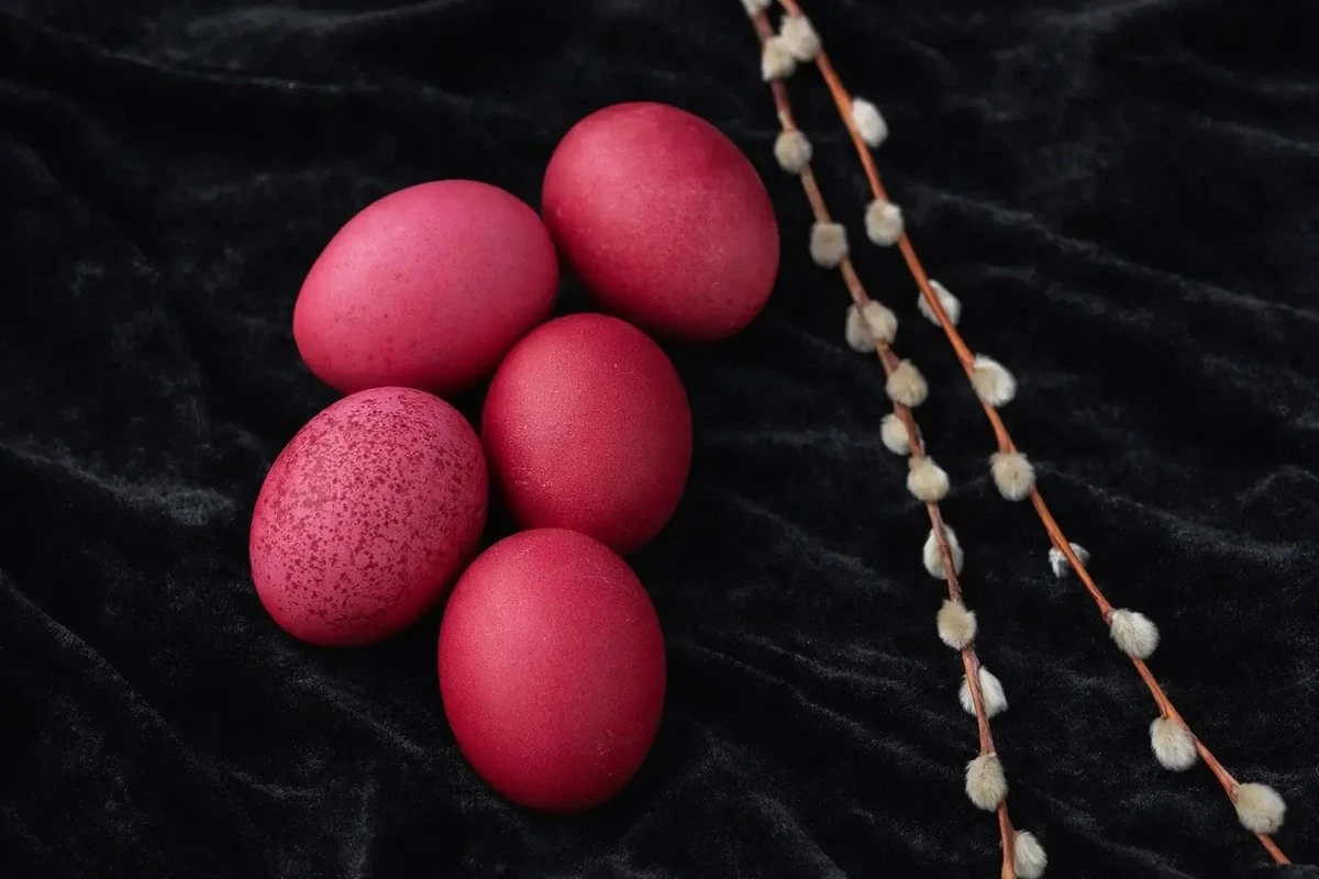 Huevos Color Marsala Artesanales: El Secreto de las Abuelas para una Pascua de Lujo