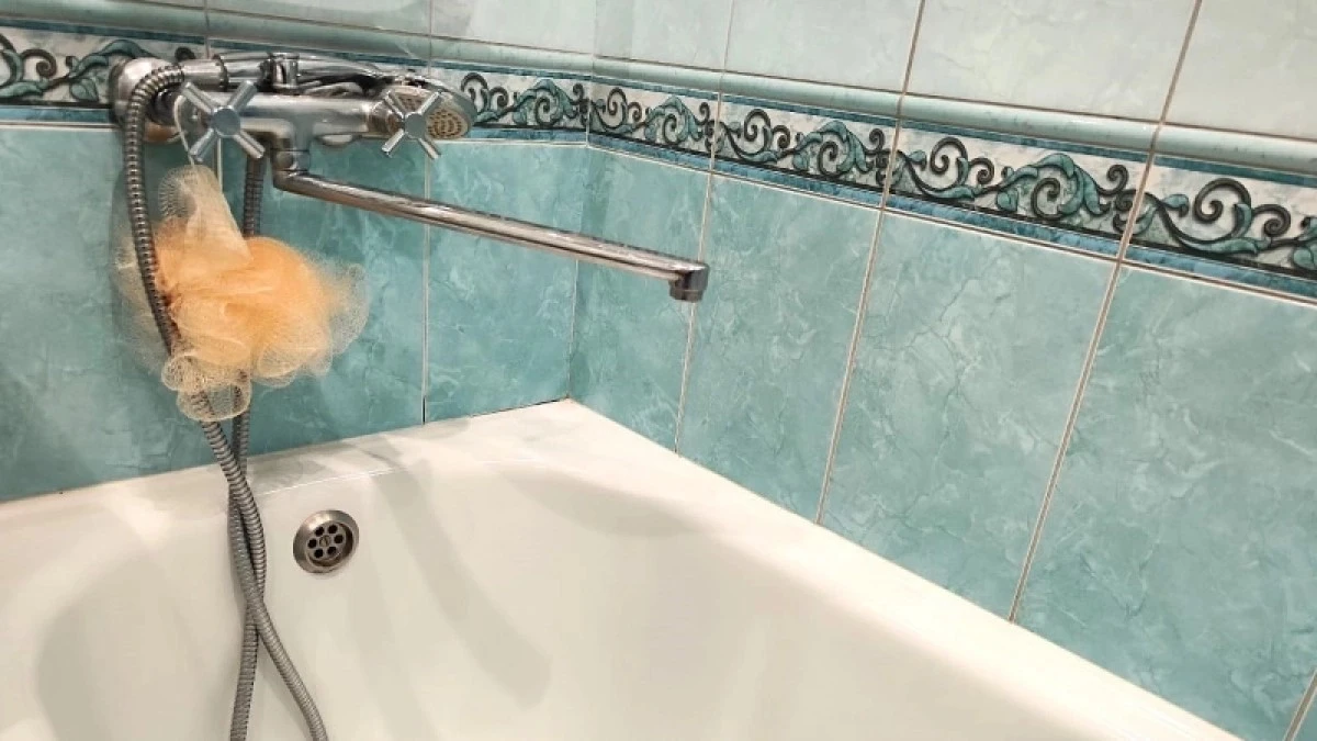 Por qué dejar de comprar productos caros para limpiar la bañera