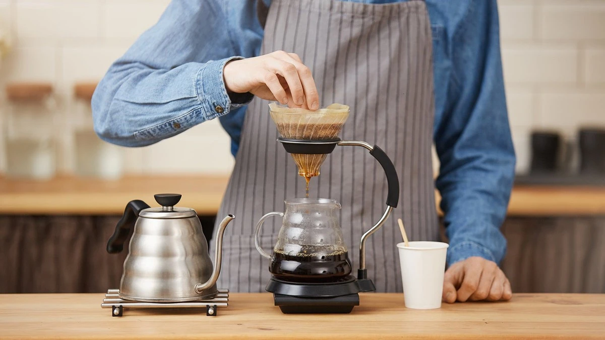 Por qué deberías empezar a preparar el café instantáneo en un cazo - image 1