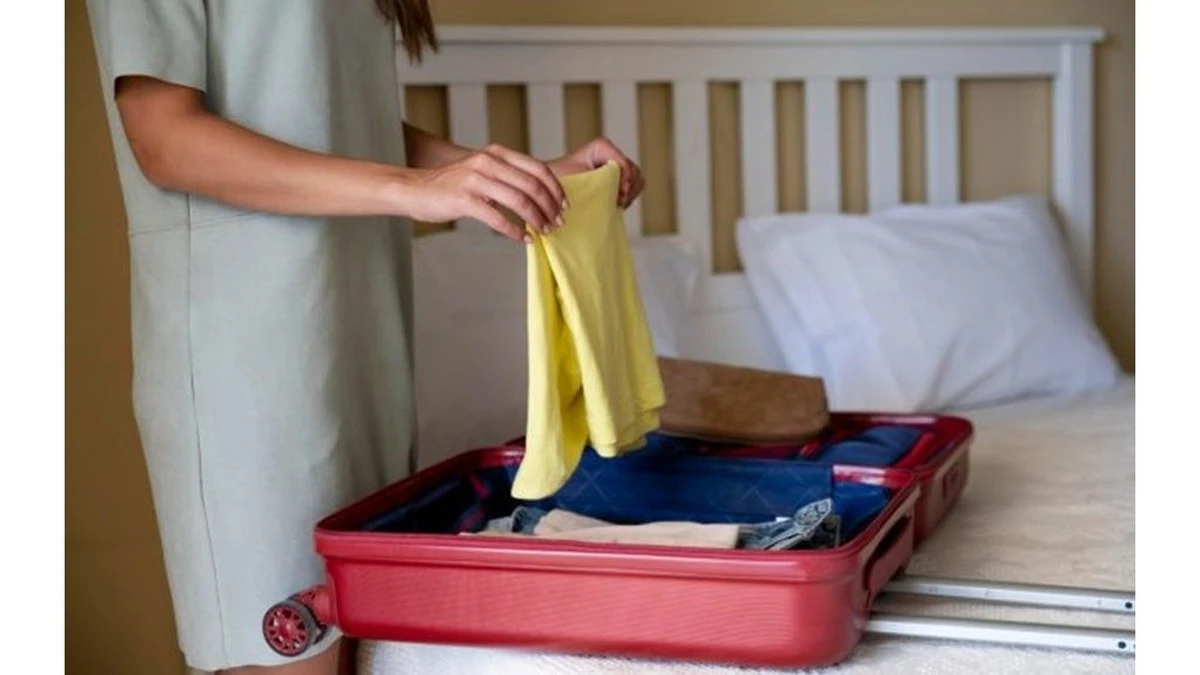 Por qué deberías dejar de poner tu maleta sobre la cama al volver de viaje