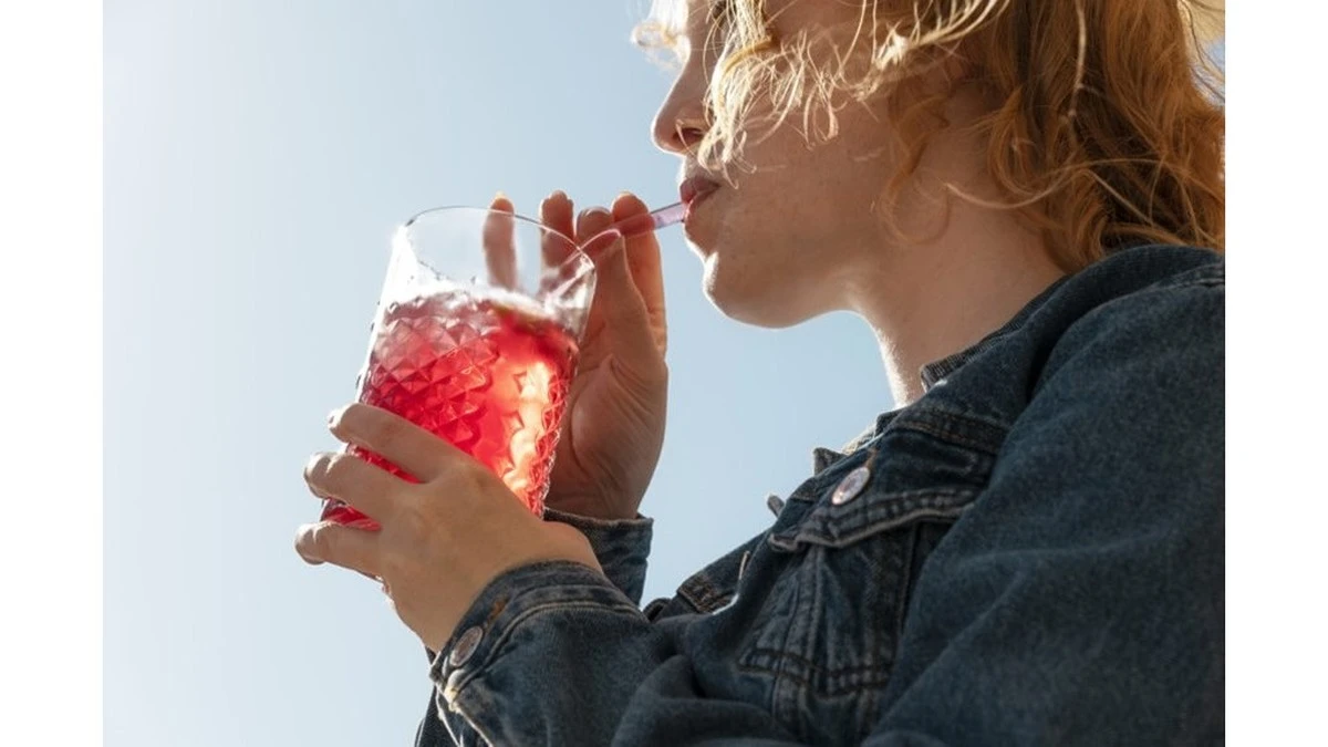 Cinco bebidas comunes que secretamente están arruinando tu salud