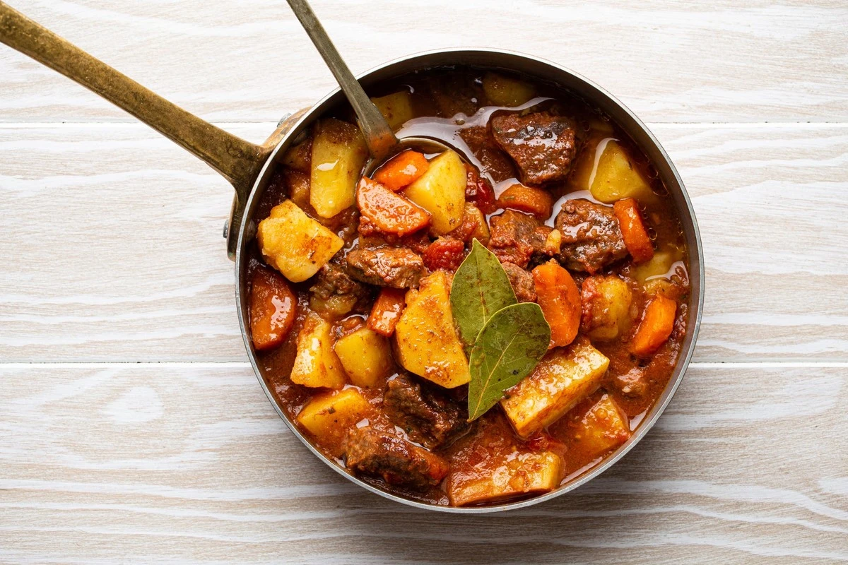 Intensifica el Sabor de tus Guisos: El Truco Infalible con Hojas de Laurel Congeladas - image 1