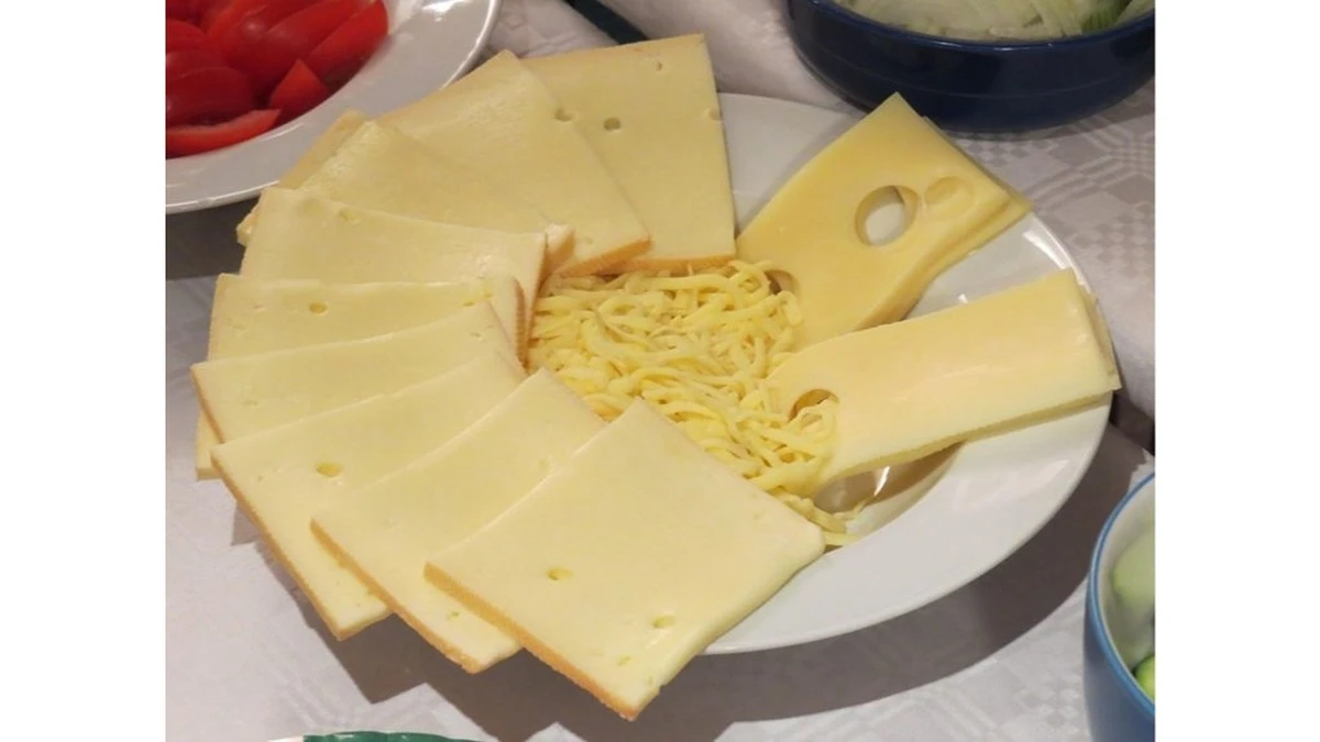 El secreto del chef: ¿Por qué un trozo de manzana mantiene tu queso fresco por más tiempo?