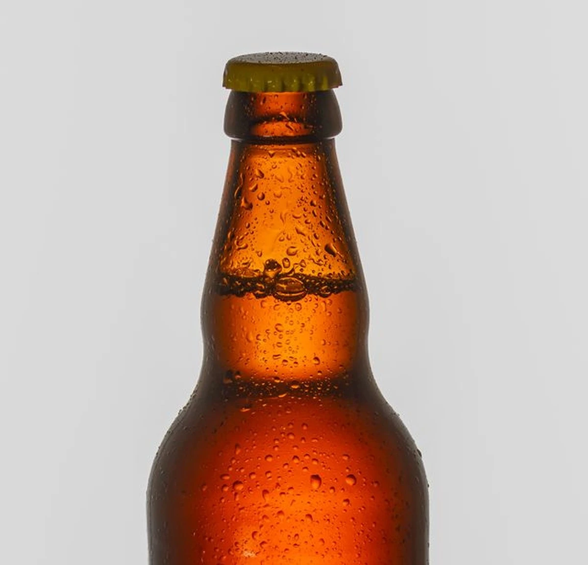 Por qué casi toda la cerveza viene en botellas marrones