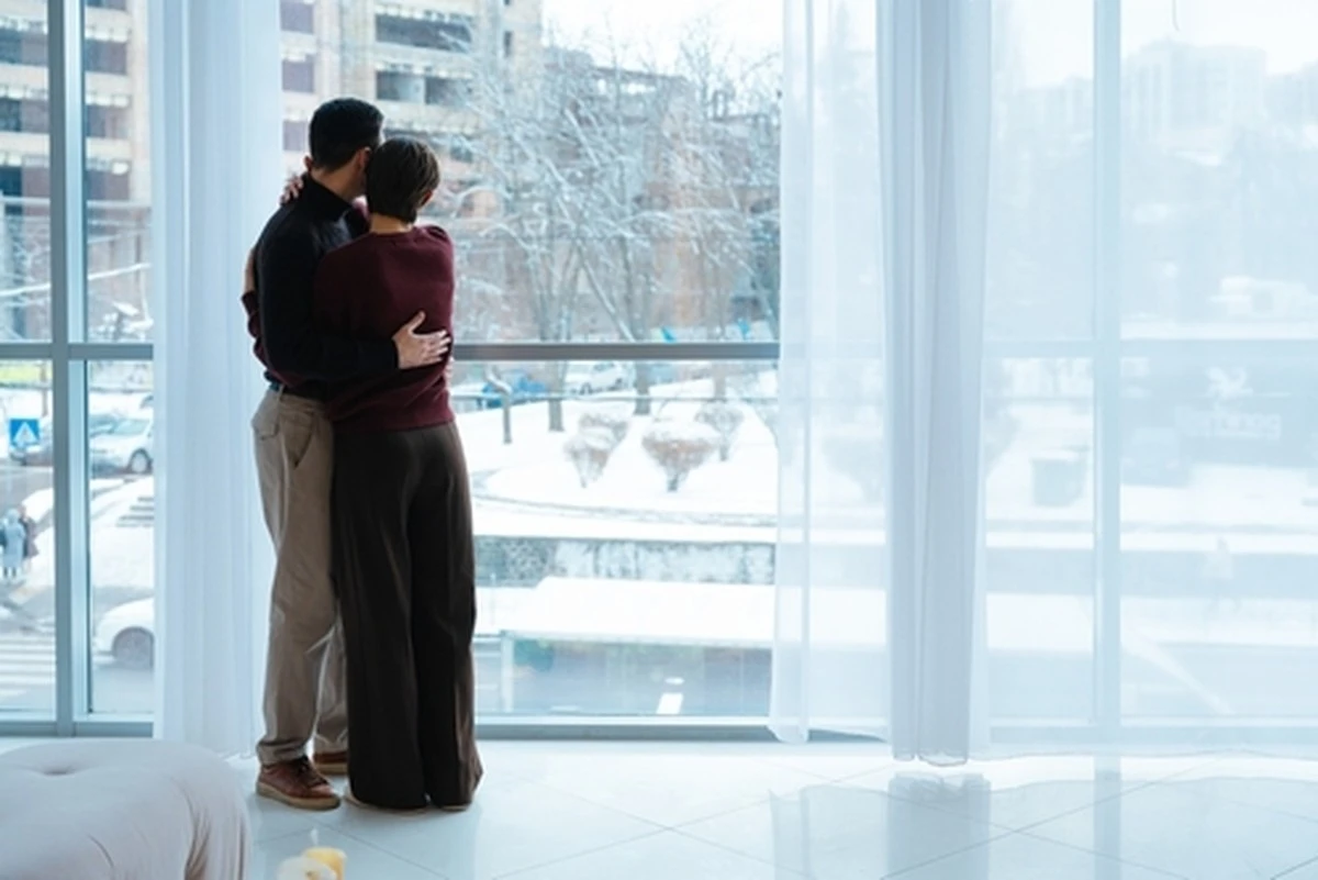 El frío polar impacta tu ánimo: estrategias para sobrevivir juntos sin arruinar la relación