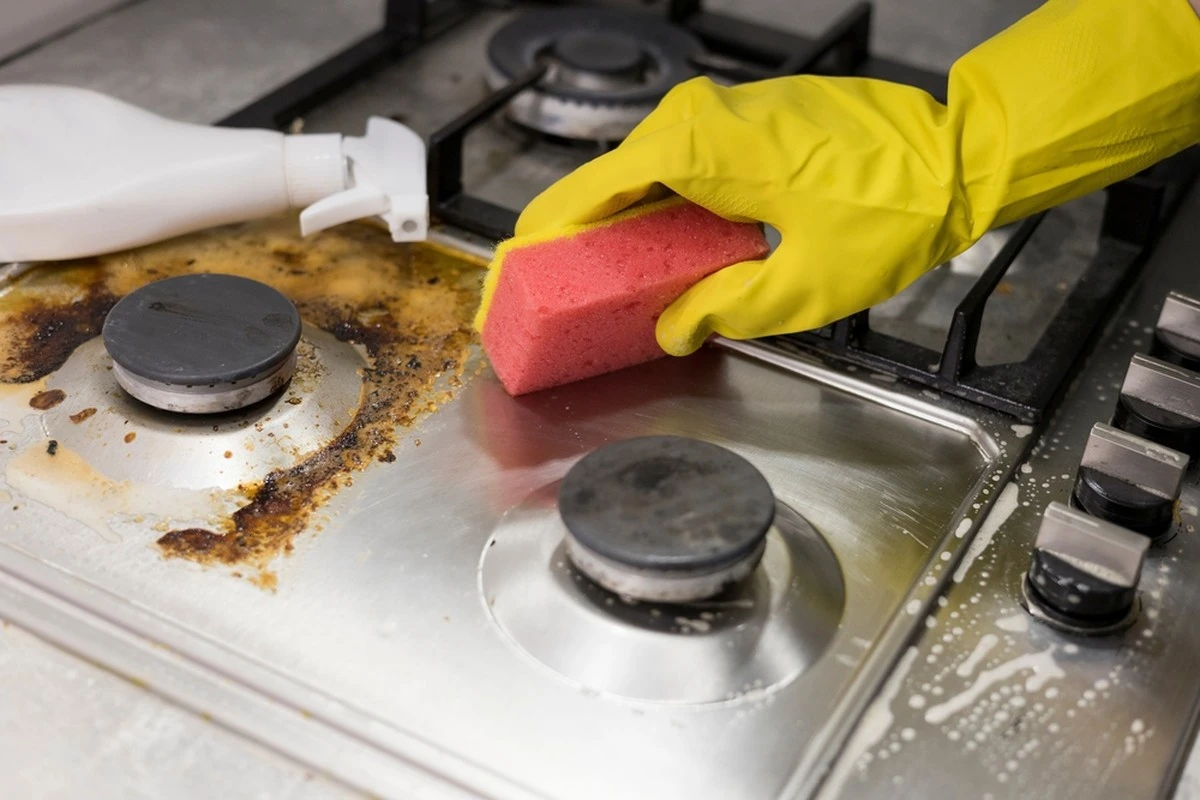 El truco cítrico para eliminar la grasa de los armarios de cocina sin esfuerzo - image 1