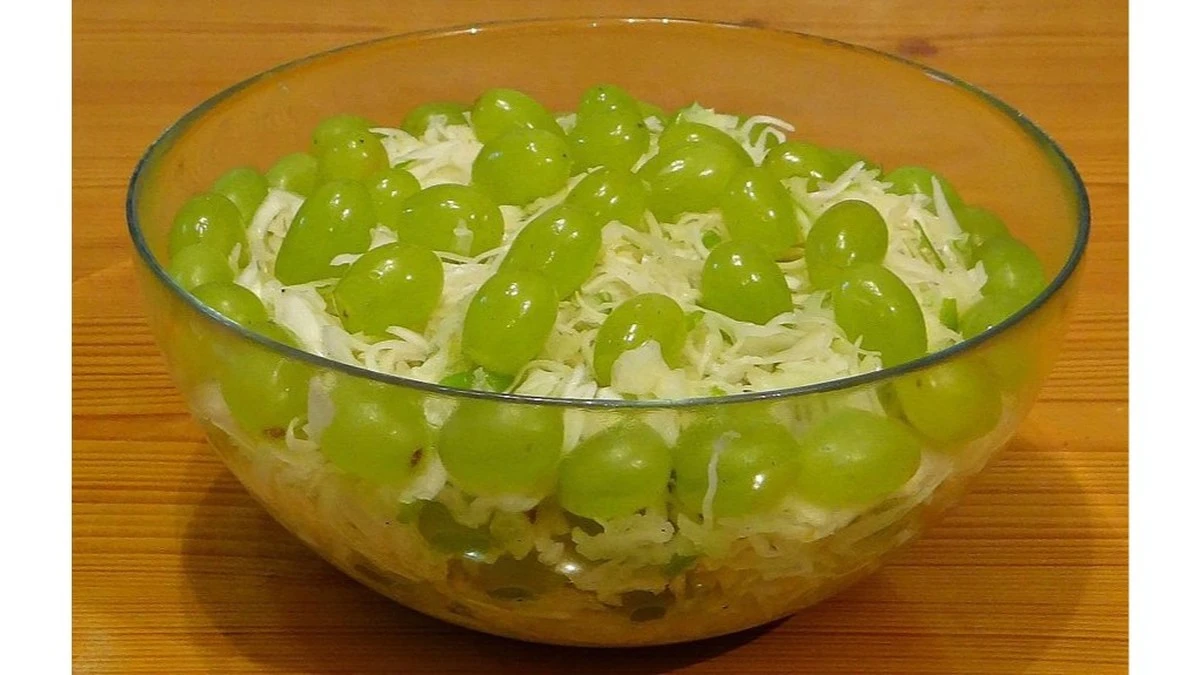 Col china, uvas y pollo: la ensalada que te ayuda a adelgazar en 5 minutos