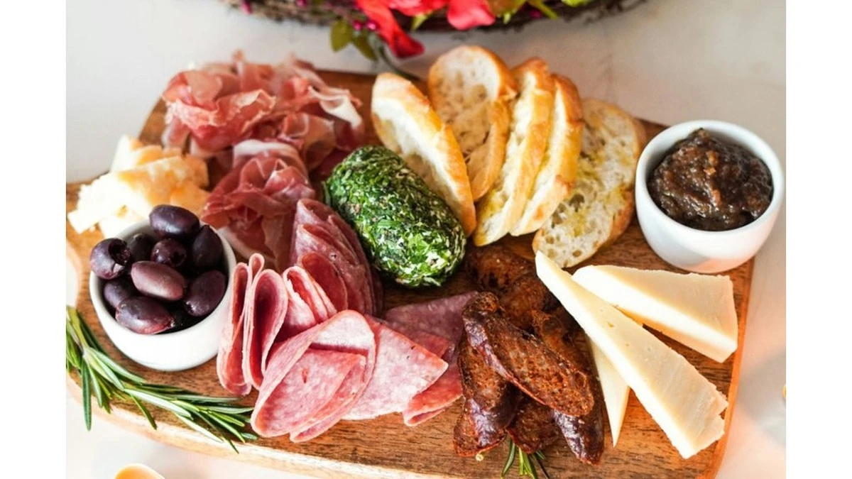 Tupperware de Quesos en 15 Minutos: El Truco Sencillo que Hará Creer a tus Invitados que Llevaste Horas Preparando - Escuela Saludable