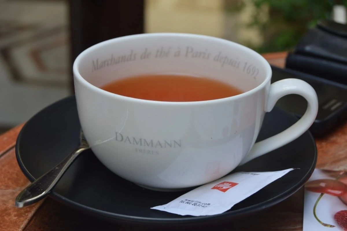 La solución de mi madre para las tazas de té manchadas: adiós a diez años de fregar - image 1