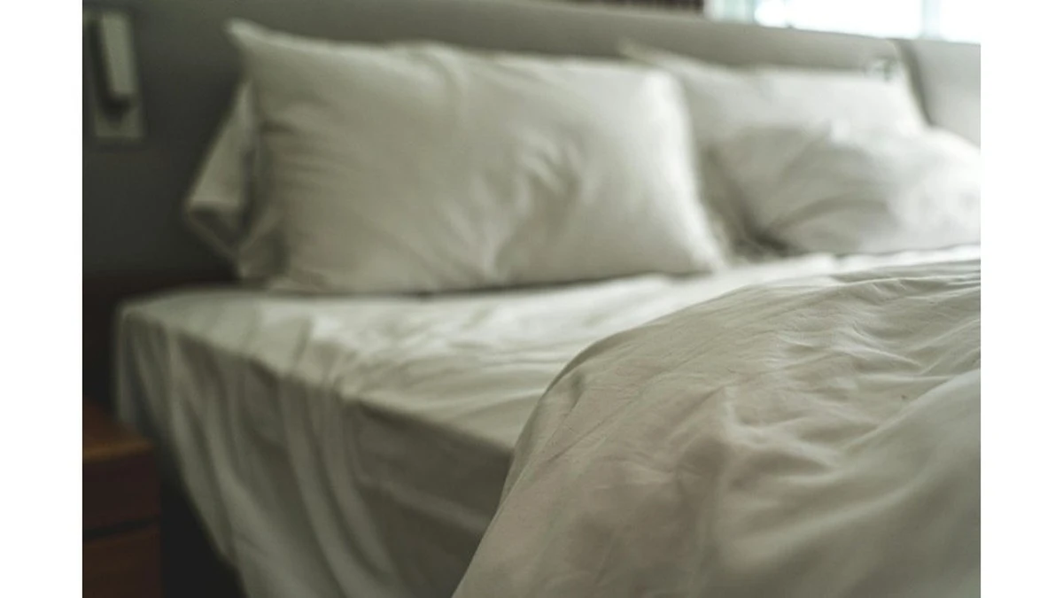 Por qué dejar la cama deshecha por 30 minutos después de despertar es tu nuevo secreto de salud