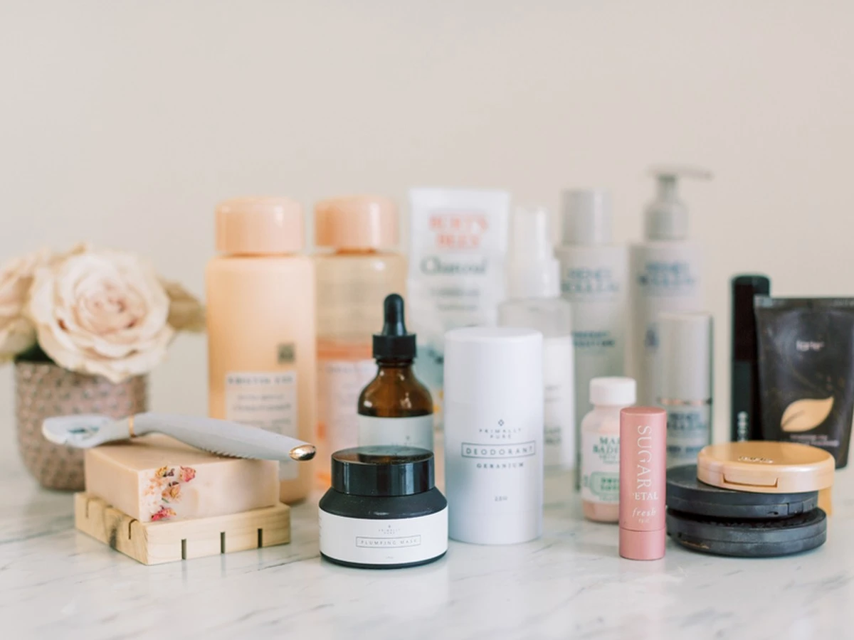 Secretos de Belleza que No Vaciarán Tu Bolsillo: Cómo Renovar Tu Neceser Inteligente - image 1