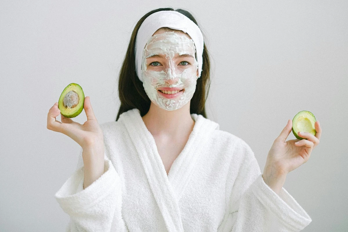 porquelasmujere-extra-1.webp Por qué las mujeres japonesas cambiaron los exfoliantes caros por una mezcla de aceite y bicarbonato - image 1