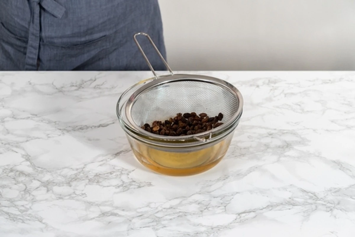 Elixir de pascua: Mi abuela limpiaba su hígado con pasas durante 30 años y esto es lo que me reveló