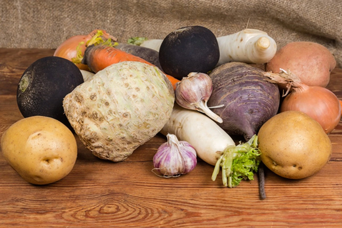 Mi abuela nunca compraba jarabes para la tos: guardaba 5 ingredientes que funcionaban mejor