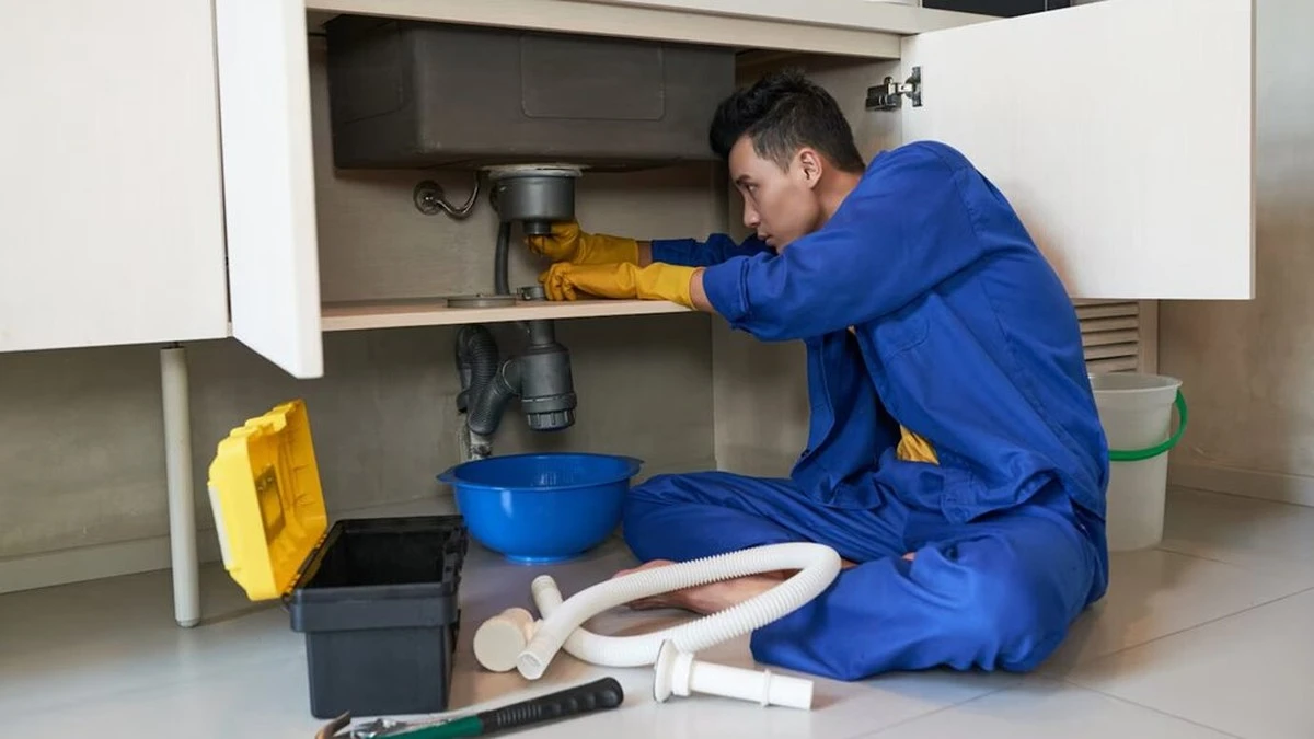 Adiós al ruido: Cómo silenciar las tuberías del baño en 5 minutos sin obras