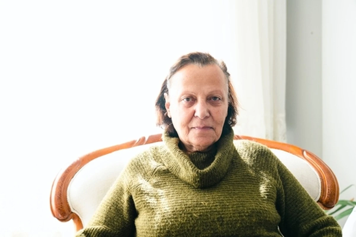 78 años y memoria de elefante: la infusión secreta de mi vecina que te sorprenderá