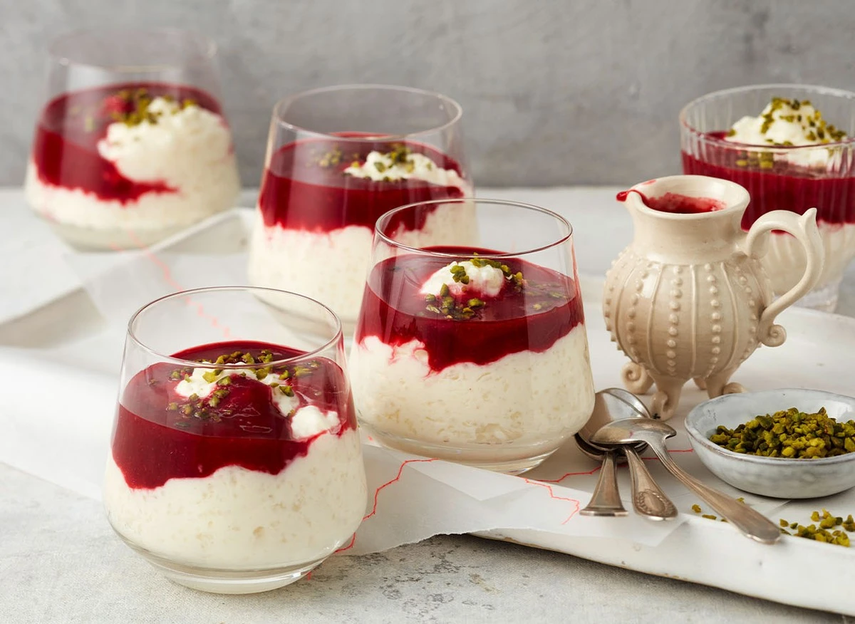 Arritez vos restes de dîner : le pudding de riz et sa sauce aux framboises transforment tout en délice - image 1