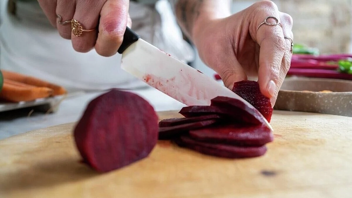 Diez años afilando cuchillos mal: hasta que un chef me mostró lo que ya estaba en mi cocina