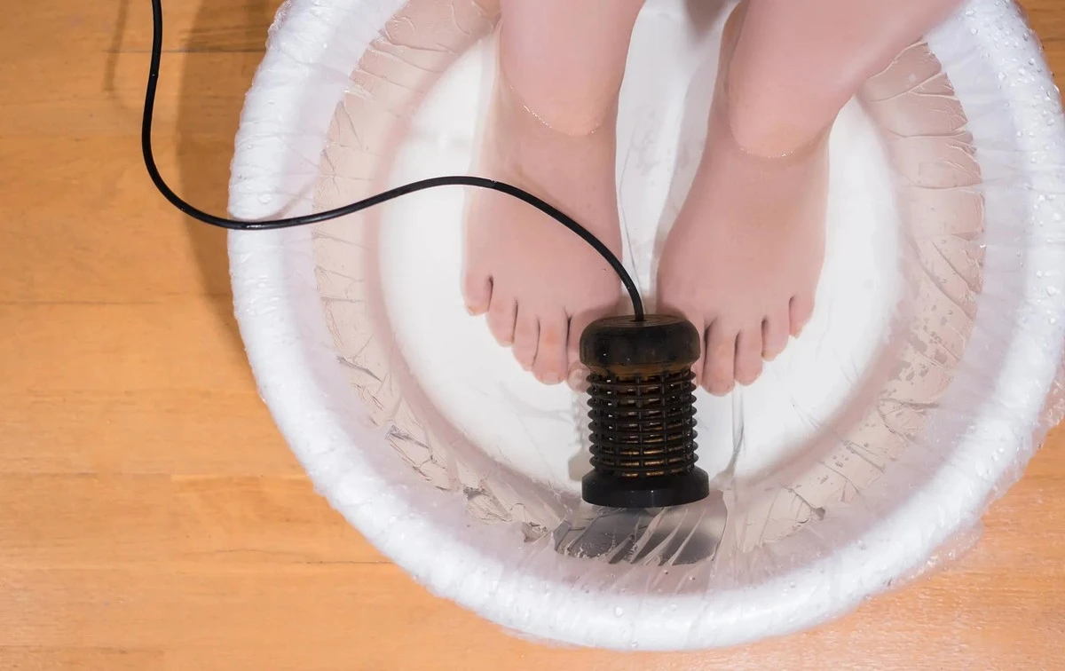 El peligro oculto de remojar tus pies en casa: lo que los expertos no quieren que sepas - image 1