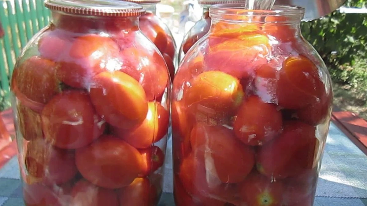 El secreto de unos tomates en conserva perfectos: guarda estos dos ingredientes