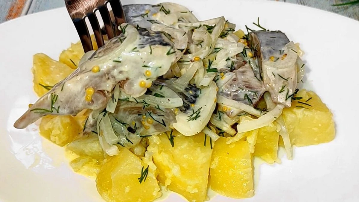 El secreto de la abuela lituana: cómo transformar arenques salados con kéfir en un manjar cremoso