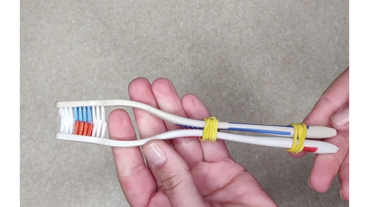 Por qué deberías pasar el mango de tu cepillo de dientes viejo sobre una llama