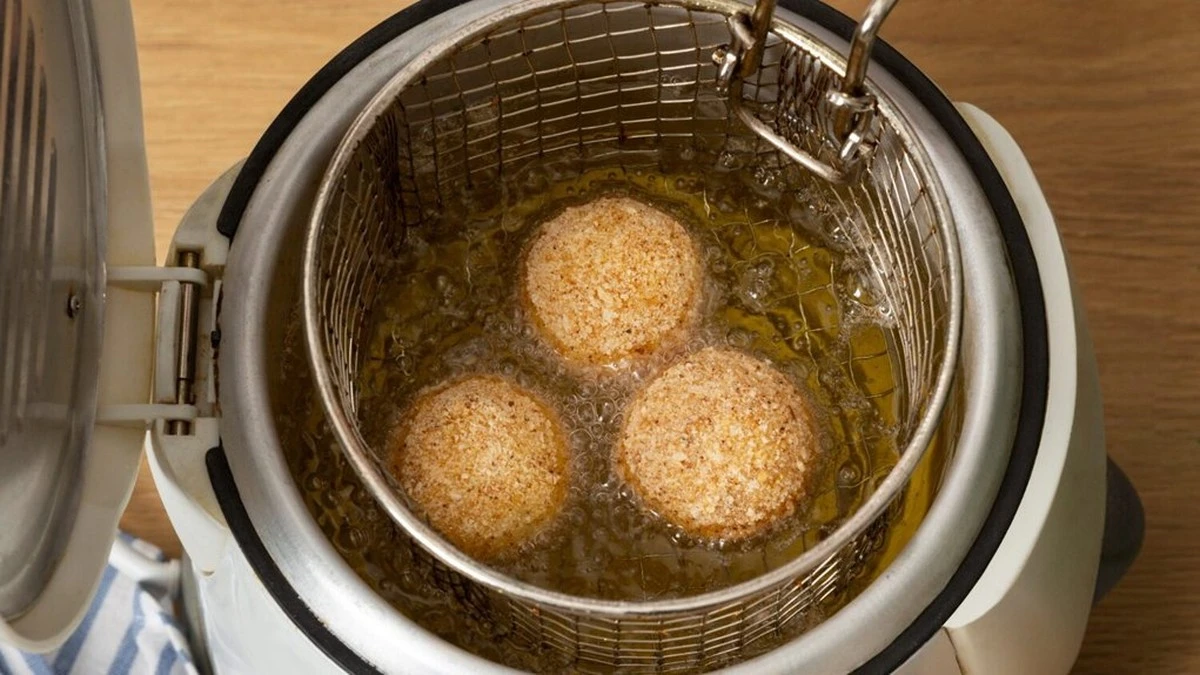 Nunca tires el aceite de cocina usado: 3 trucos de mi suegra que te harán ahorrar