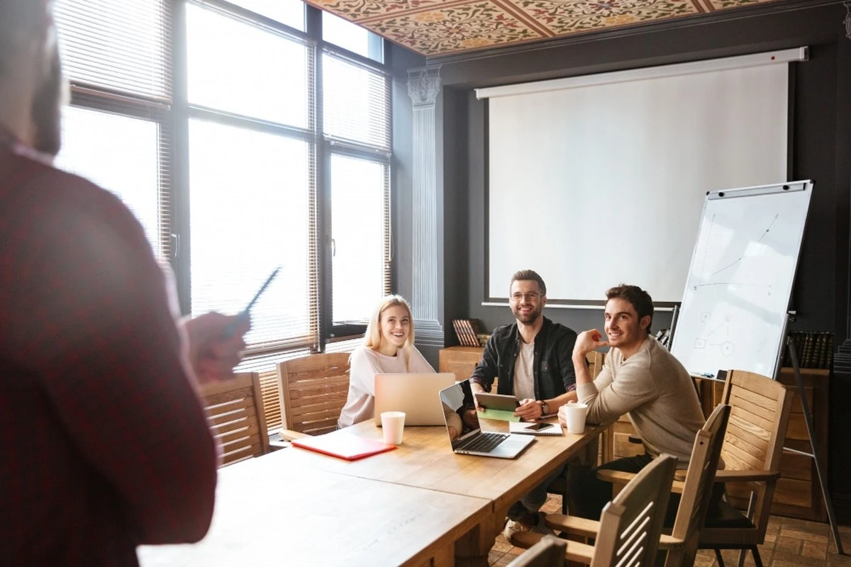 ¿Es hora de pasar de autónomo a empresa? Los 5 pasos clave que los profesionales del bienestar no se saltan