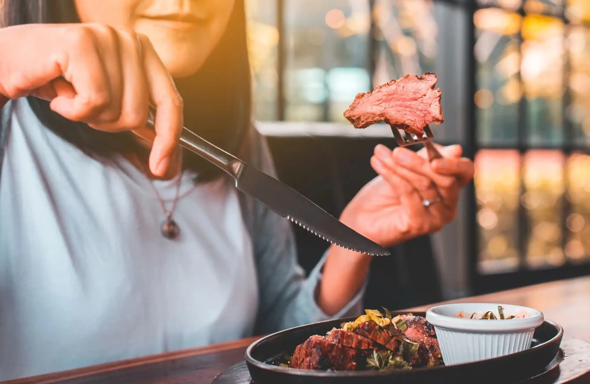 Carne en la vejez: ¿Un secreto para vivir más de 100 años?