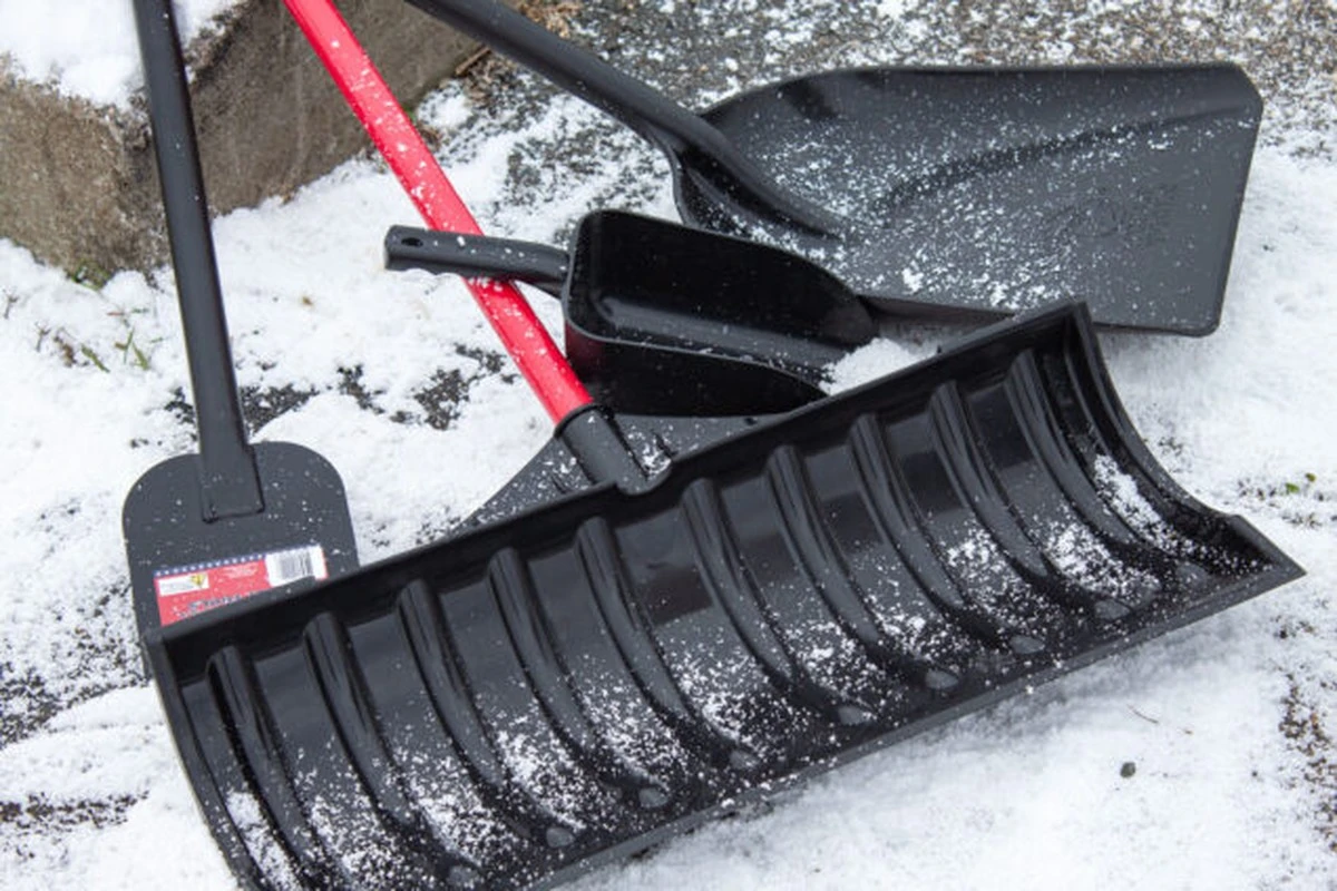 Hombre crea quitanieves casero en 5 minutos y olvida las horas de trabajo - image 1