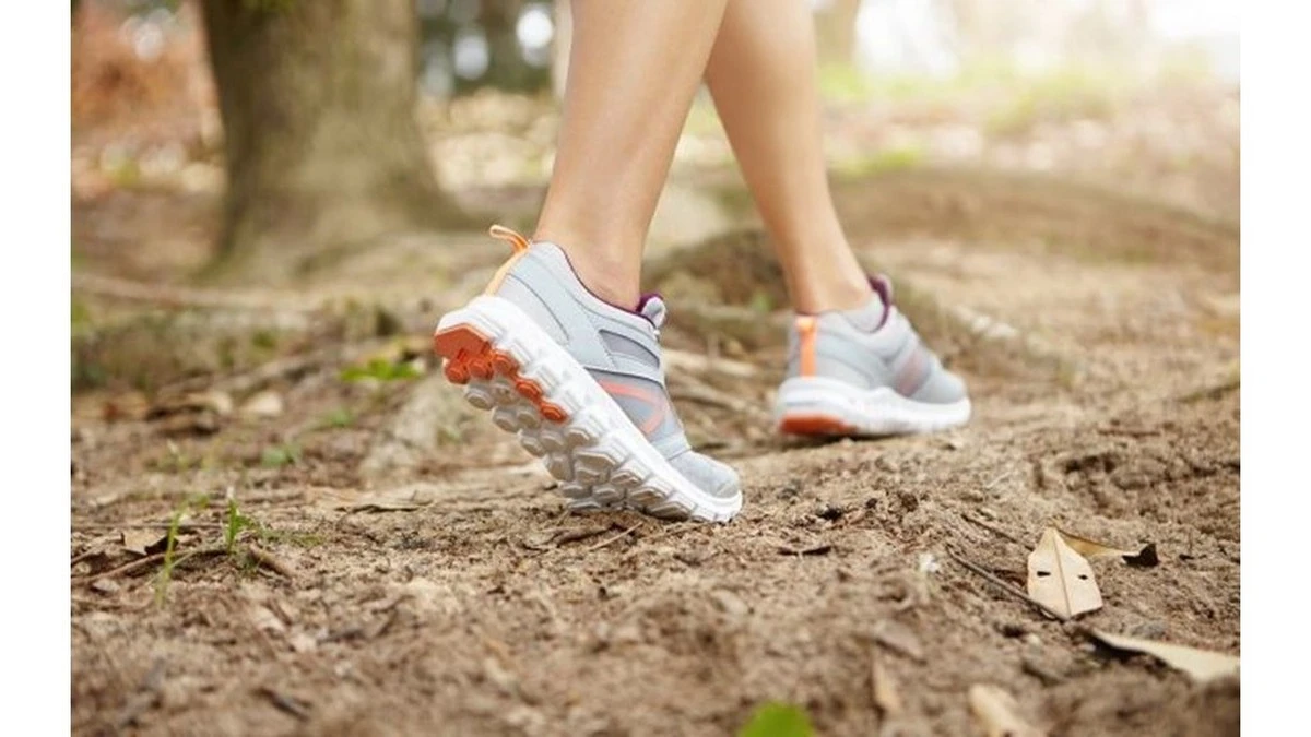 Por qué caminar 30 minutos al día supera a cualquier entrenamiento intenso