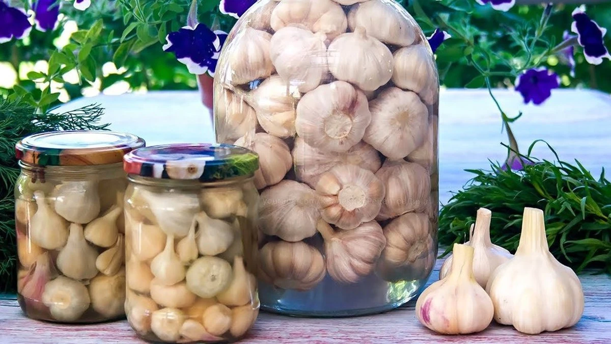 El secreto para suavizar el ajo y convertirlo en un snack irresistible