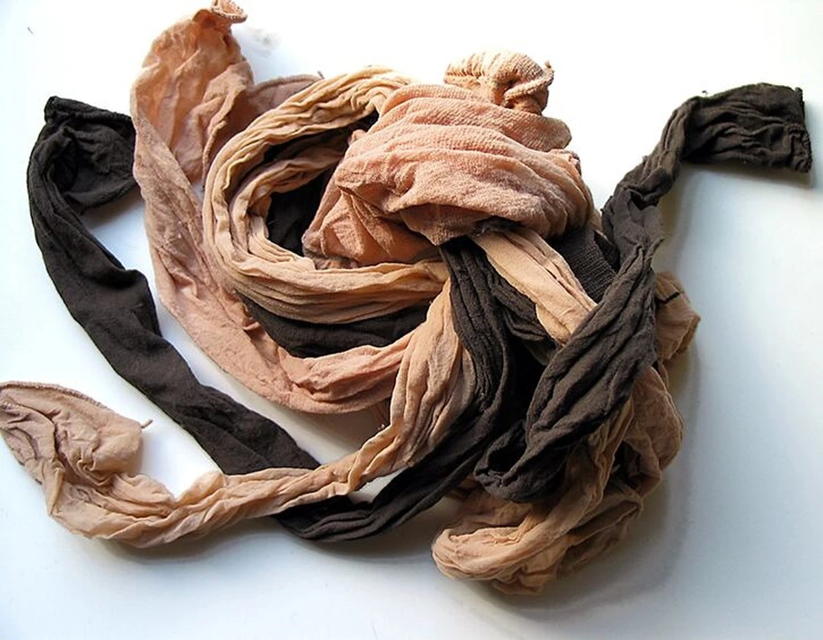 5usosinsospecha-extra-1.webp 5 usos insospechados para tus medias de nailon rotas en casa y en el jardín - image 1