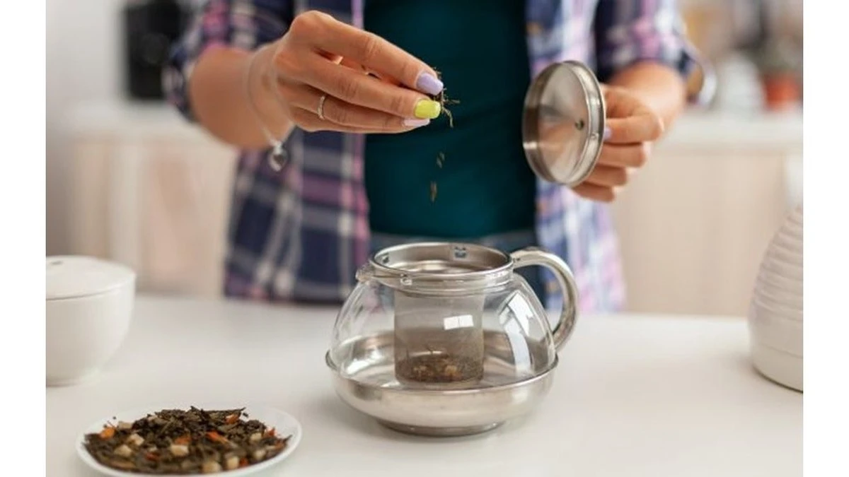 La advertencia de mi abuela al verter agua hirviendo sobre el té: Un secreto para saborear la infusión