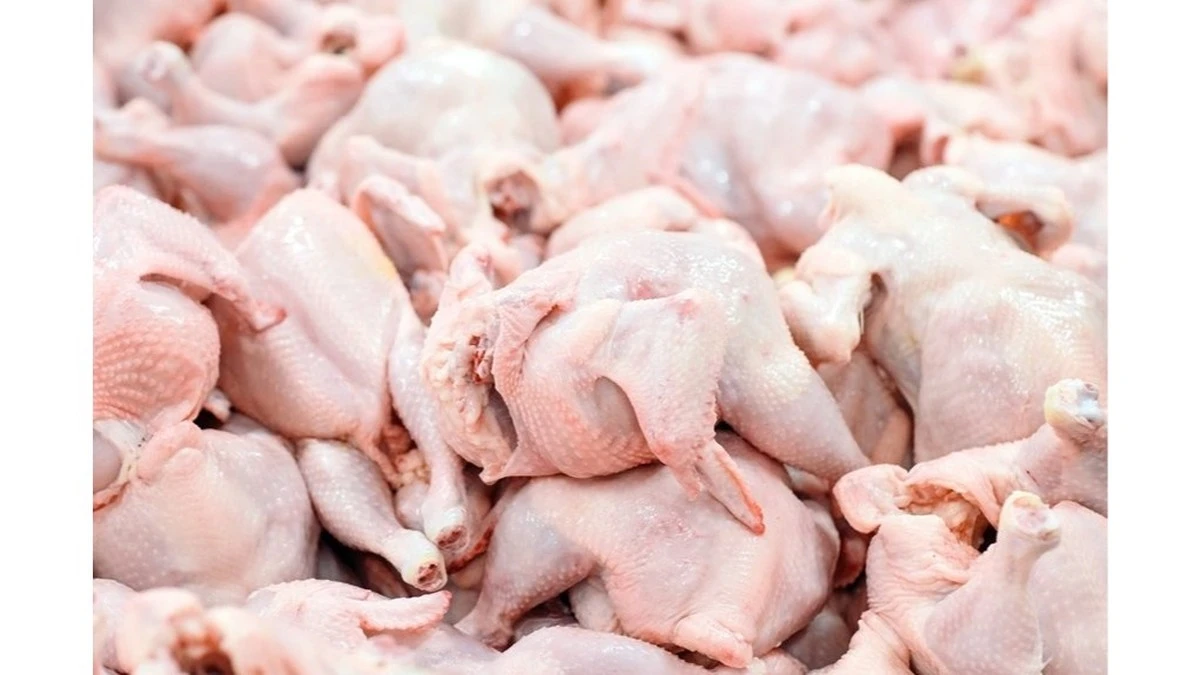Por qué lavar el pollo antes de cocinarlo es un error peligroso que muchos siguen cometiendo