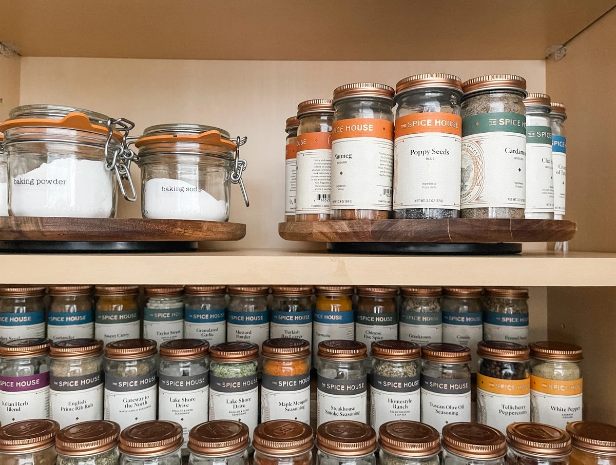 porquetirelamit-extra-1.webp Por qué tiré la mitad de mi especiero y me quedé solo con una especia desconocida - image 1