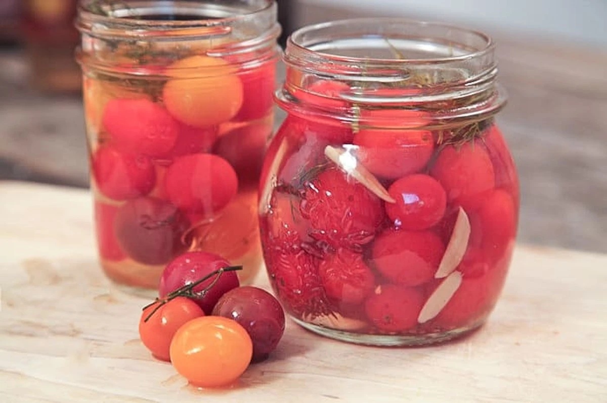 El secreto de unos tomates en conserva perfectos: guarda estos dos ingredientes - image 1