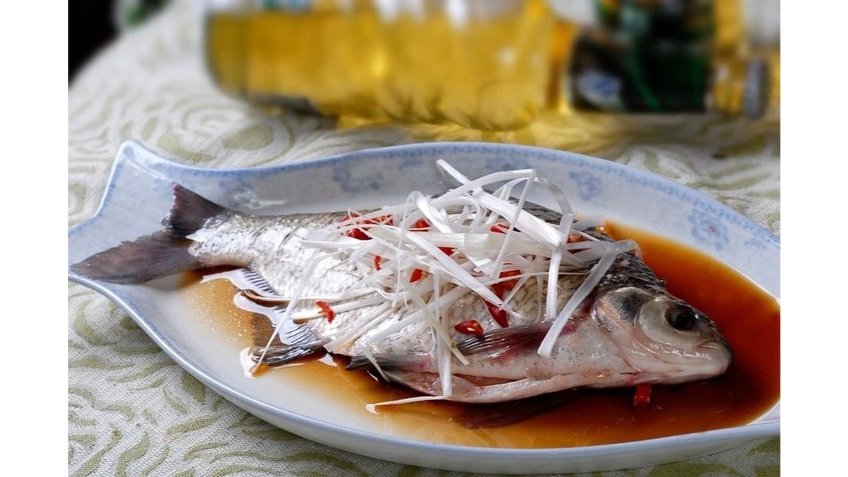 Pescado y patatas en el horno: el plato que se cocina solo