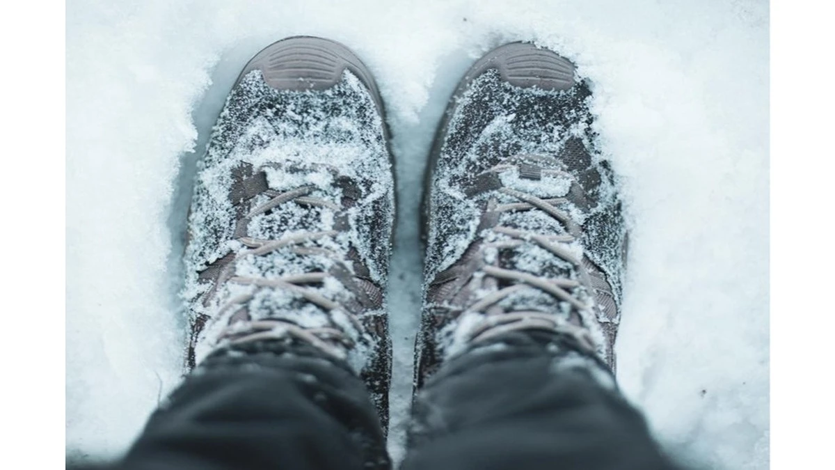 No más pies fríos: el truco de cocina que calienta tus zapatos en menos de 5 minutos