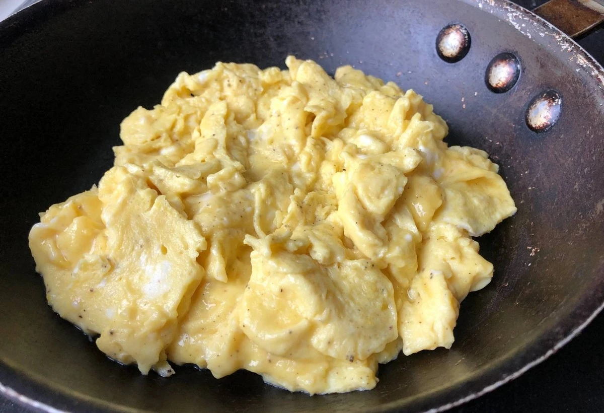 porquenuncadebe-extra-1.webp Por qué nunca debes poner esta comida junto a tus huevos: daña tu corazón - image 1