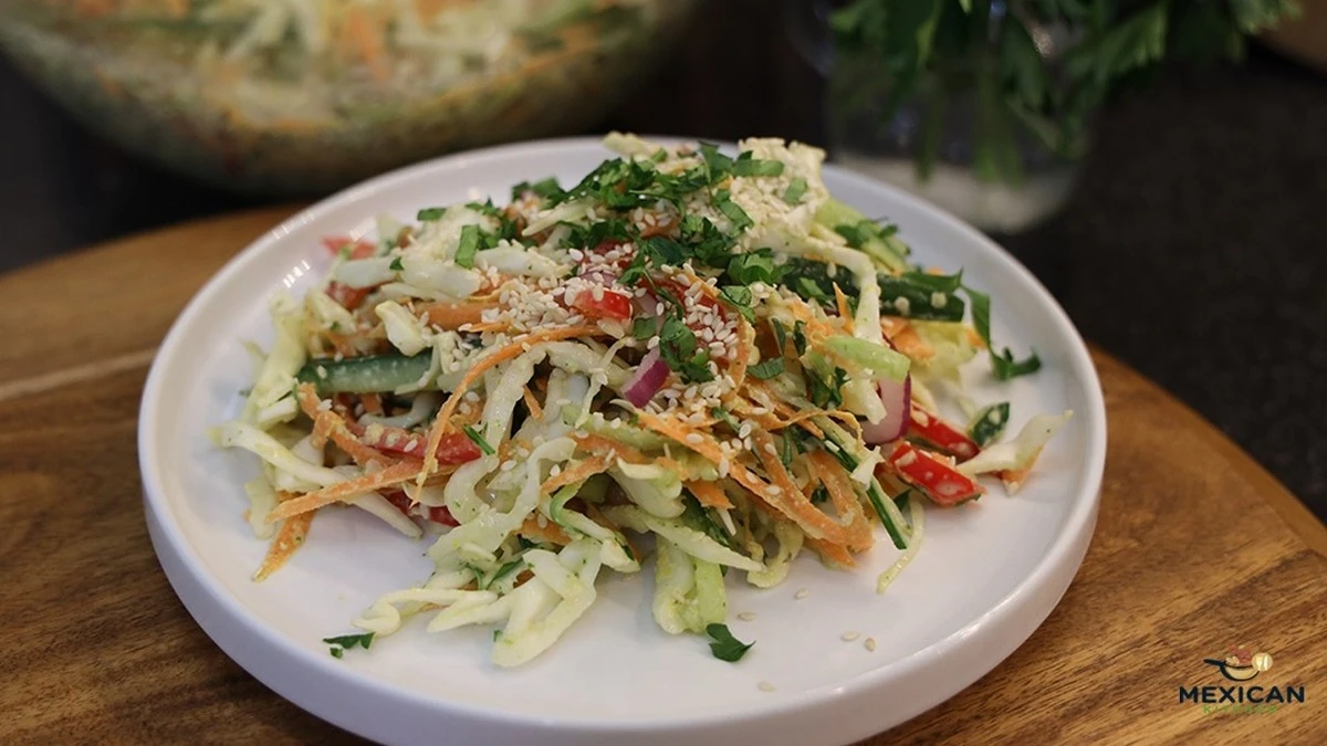 Coleslaw Rápido: Crujiente y Ácido en 3 Horas ¡Sin Cocción! - image 1