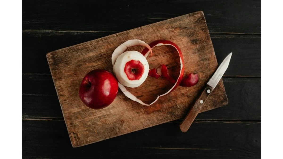 La doctora me reveló lo que pierdo al pelar manzanas toda mi vida