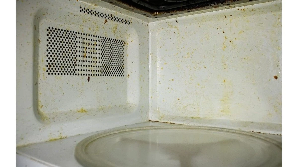 Limpia tu microondas en 10 minutos con solo 2 ingredientes baratos