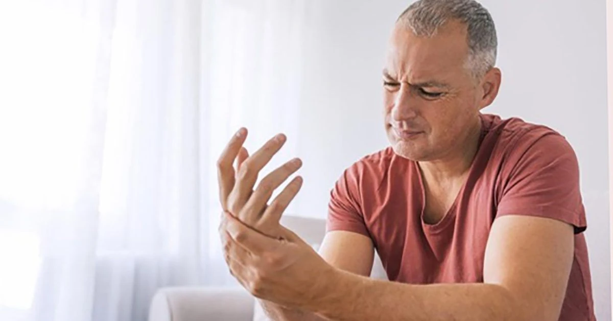 dedosdormidosyc-extra-1.webp Dedos dormidos y cuello rígido: el nutriente oculto que te está robando el sueño - image 1