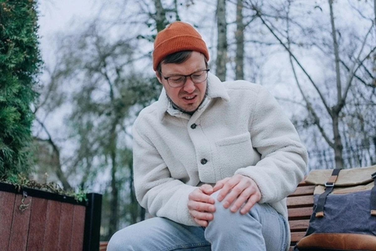 Por qué el dolor articular se agrava tras la helada: qué hacer antes de salir a la calle