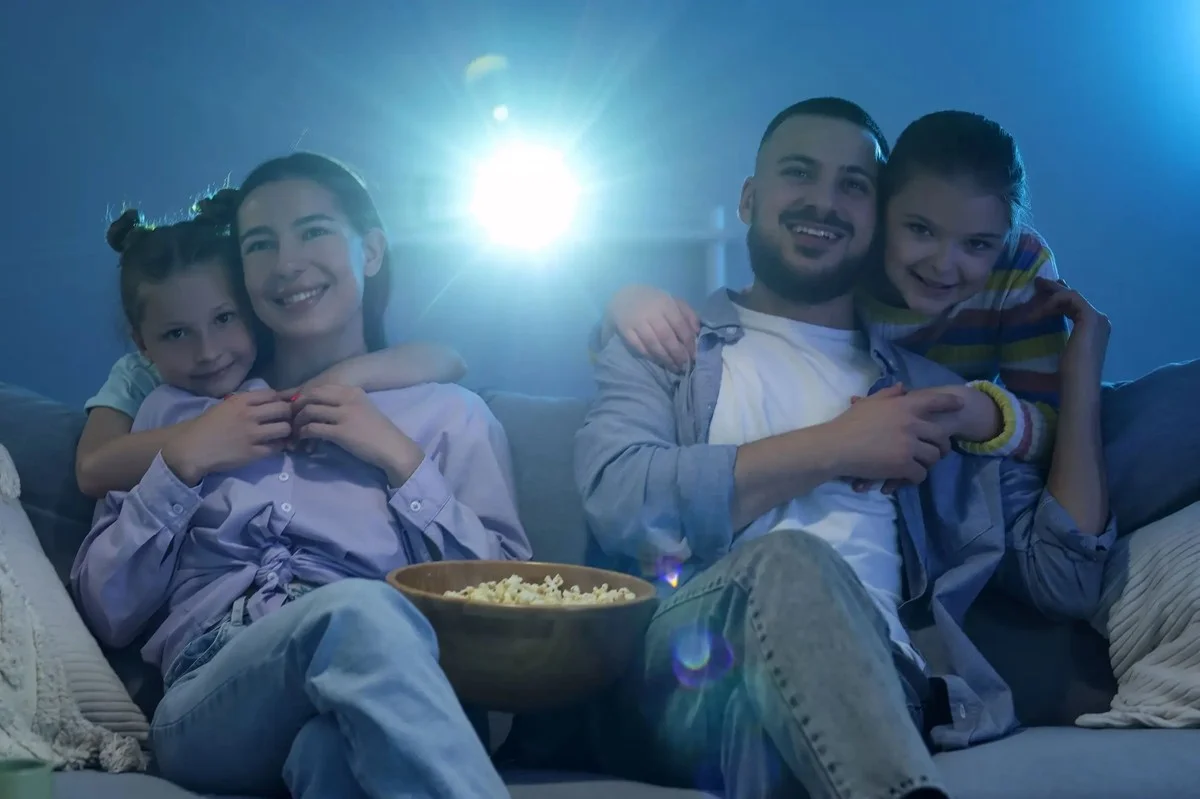 Convierte tu móvil en un cine épico: el truco que usan todos