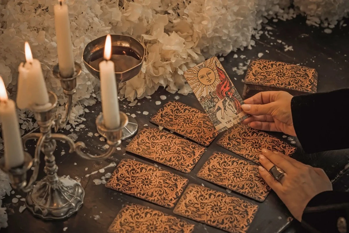 El año 2026 traerá riqueza y cambios: los signos del zodíaco beneficiados por las cartas del Tarot