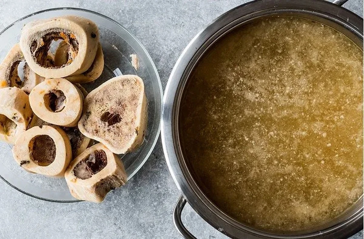 elsecretodelaab-extra-1.webp El secreto de la abuela para un caldo casero cristalino: mi cuñado sorprendió a todos - image 1
