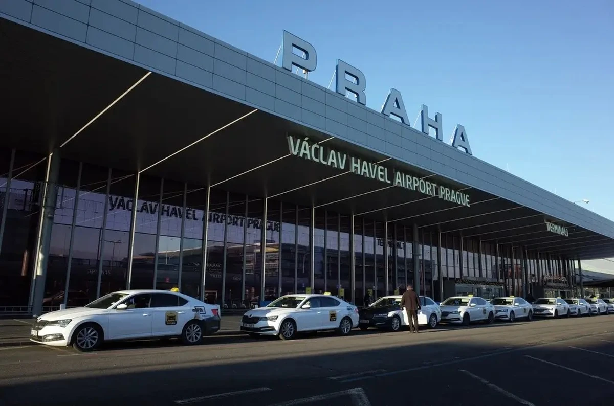 Adiós a los 100 ml: Así puedes volver a llevar tus líquidos y electrónicos en el avión