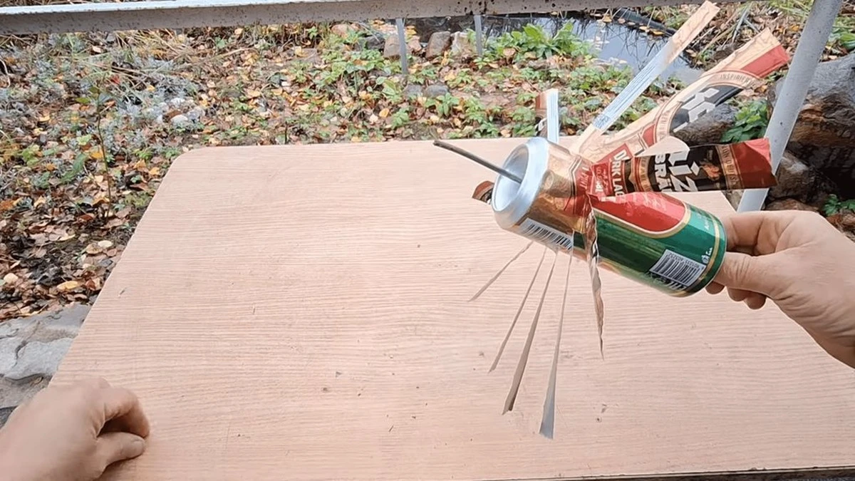 Dos latas de aluminio: la solución casera que liberó un jardín tras 40 años de lucha contra los topos